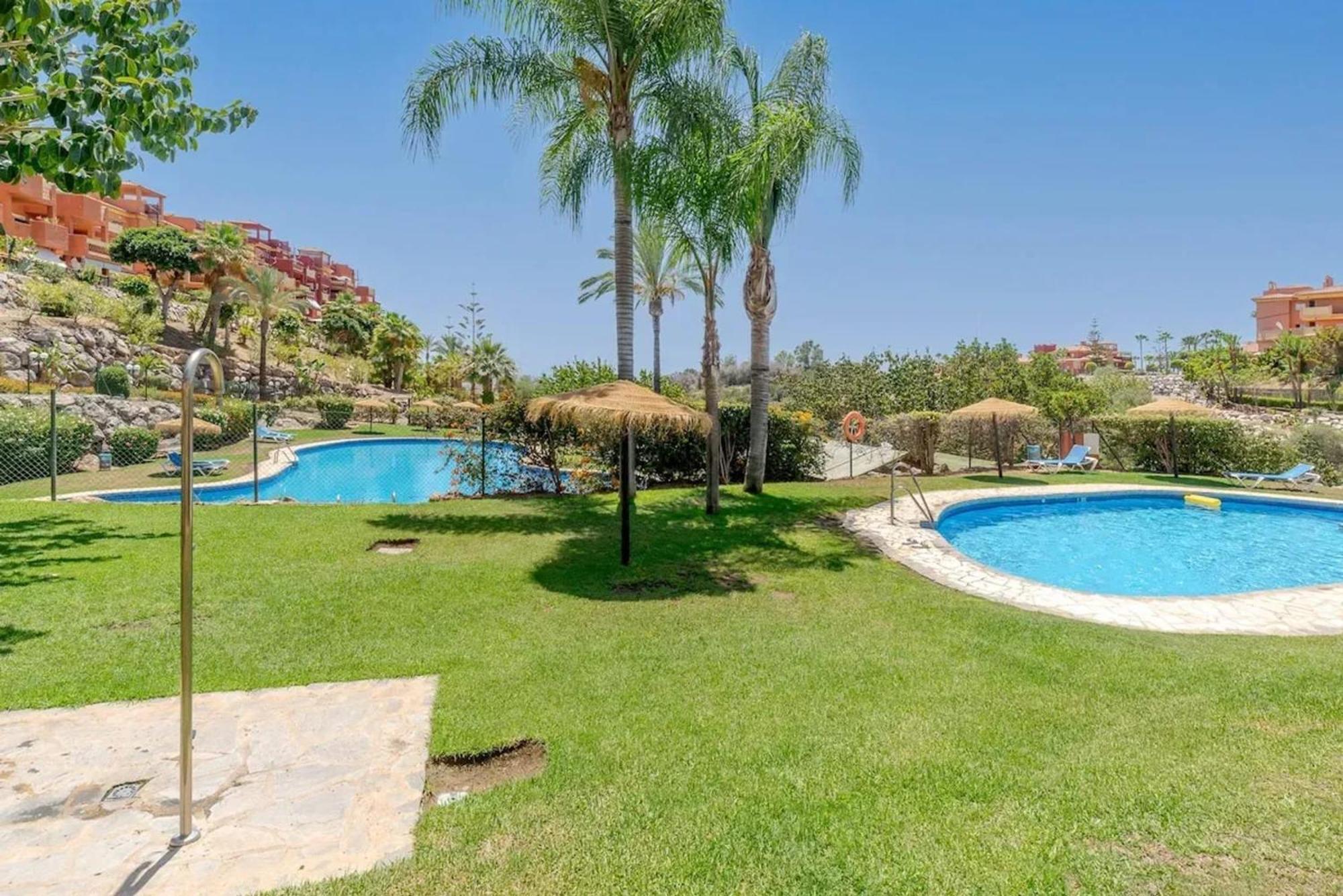 Stunning 5 Minutes From The And Golf!