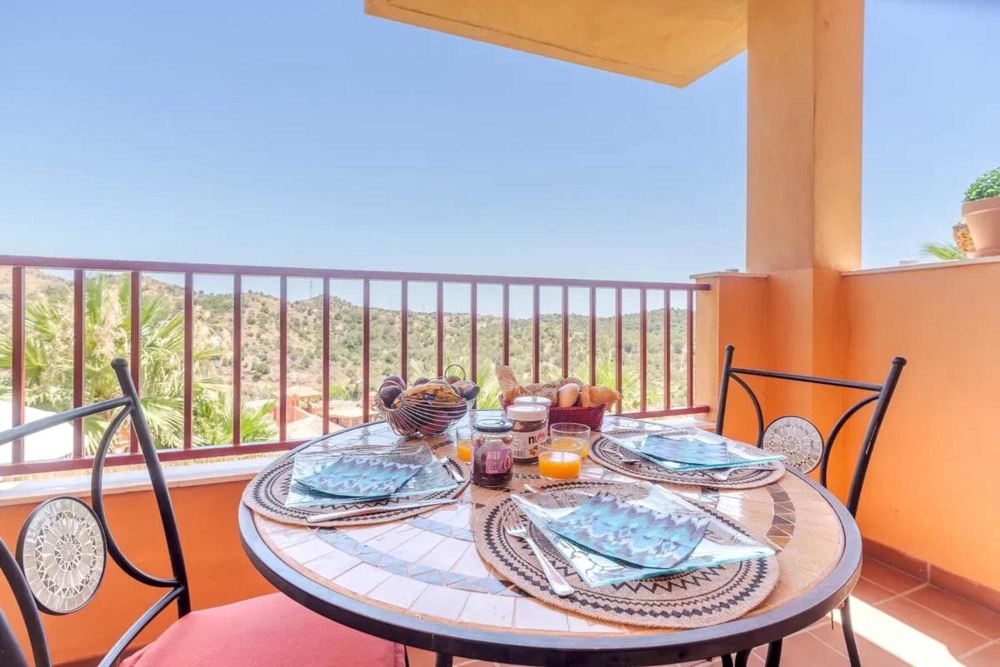 Stunning 5 Minutes From The And Golf! Apartment
