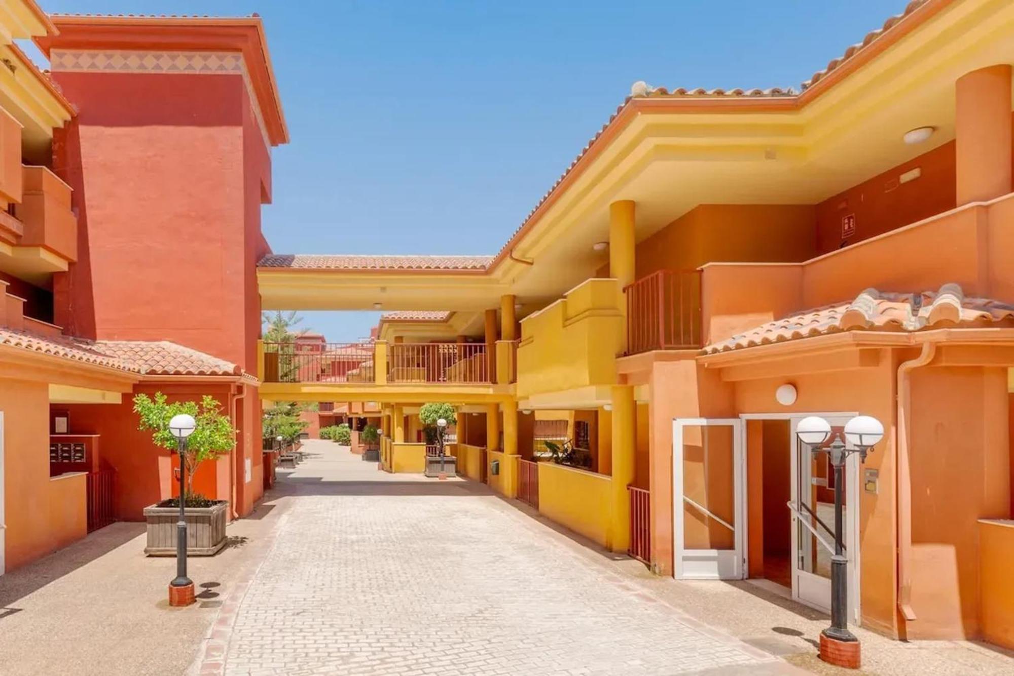 Stunning 5 Minutes From The And Golf! *
