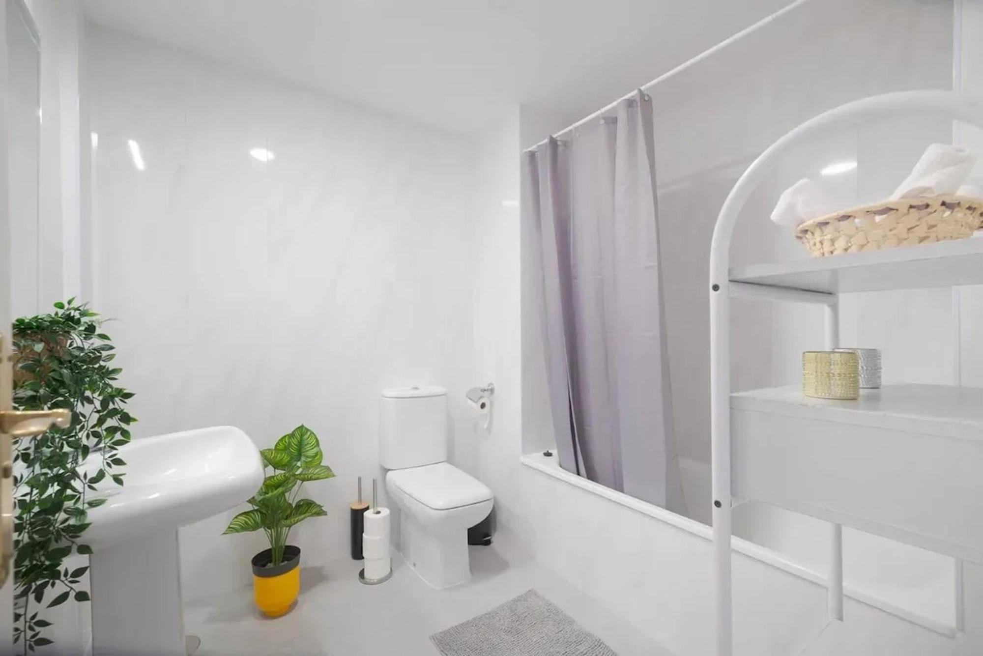 Stunning 5 Minutes From The And Golf! Apartment