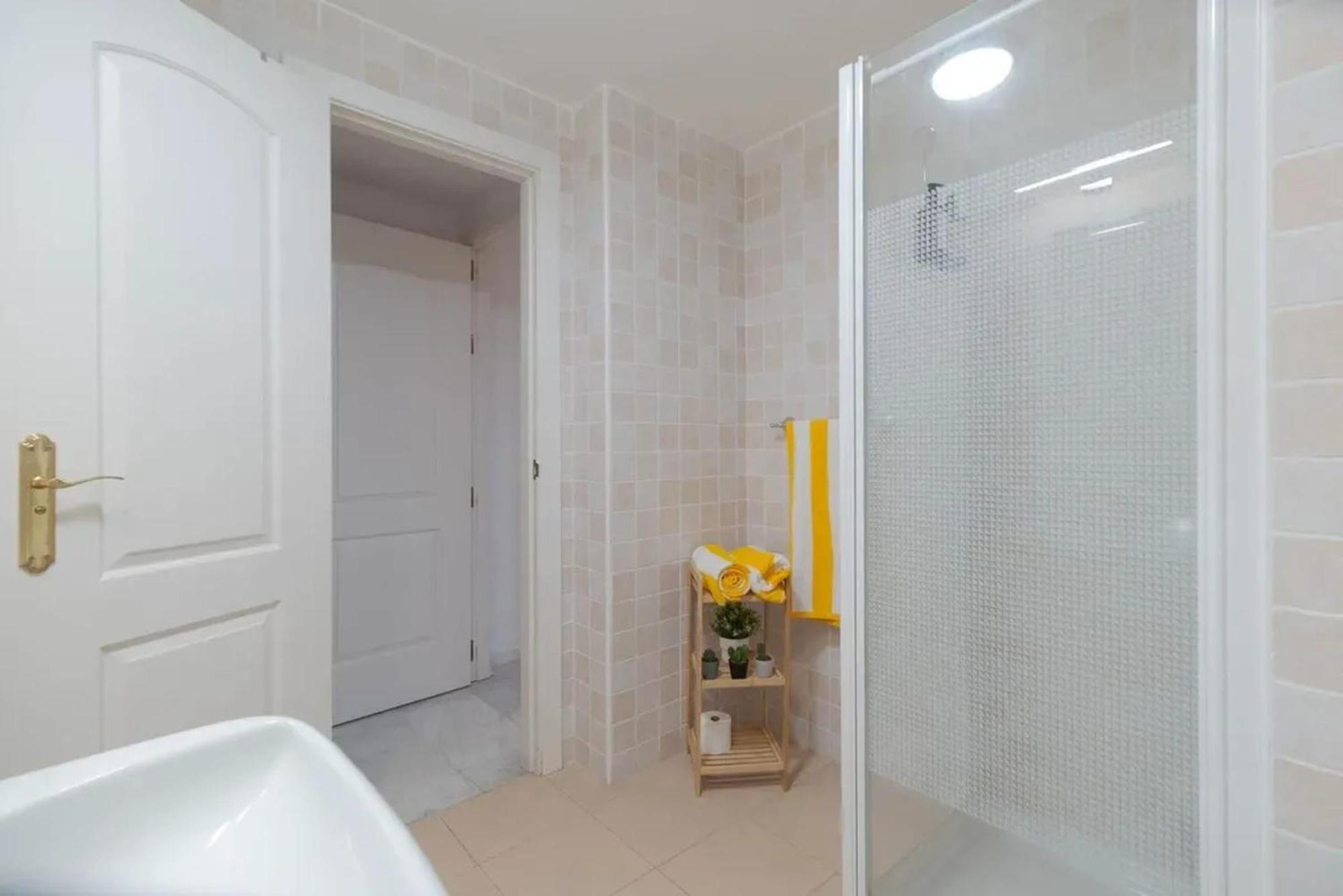 Stunning 5 Minutes From The And Golf! Apartment *