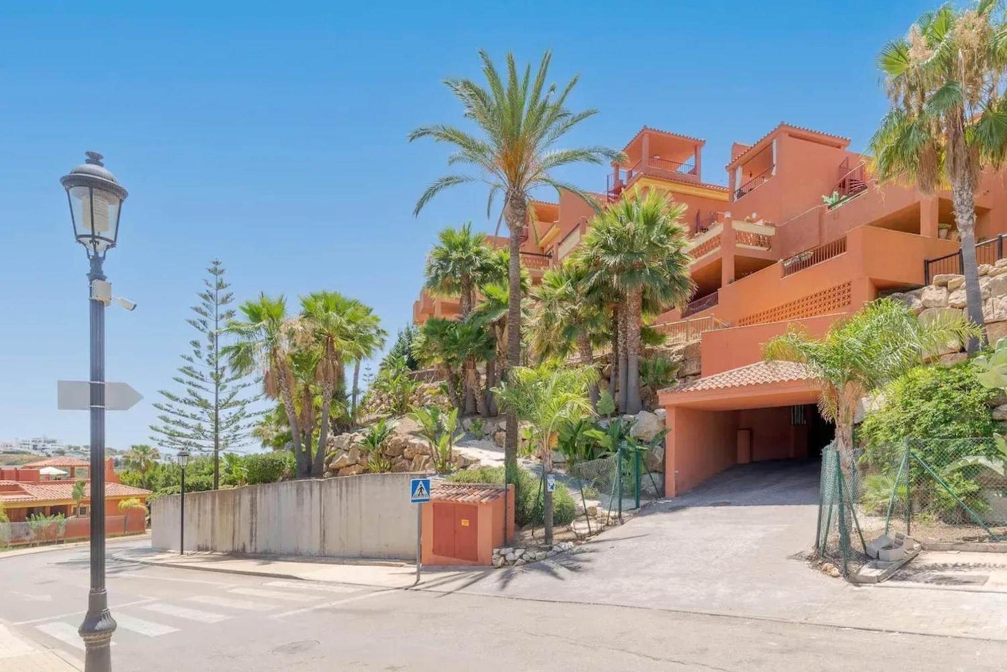 Apartment Stunning 5 Minutes From The And Golf! *