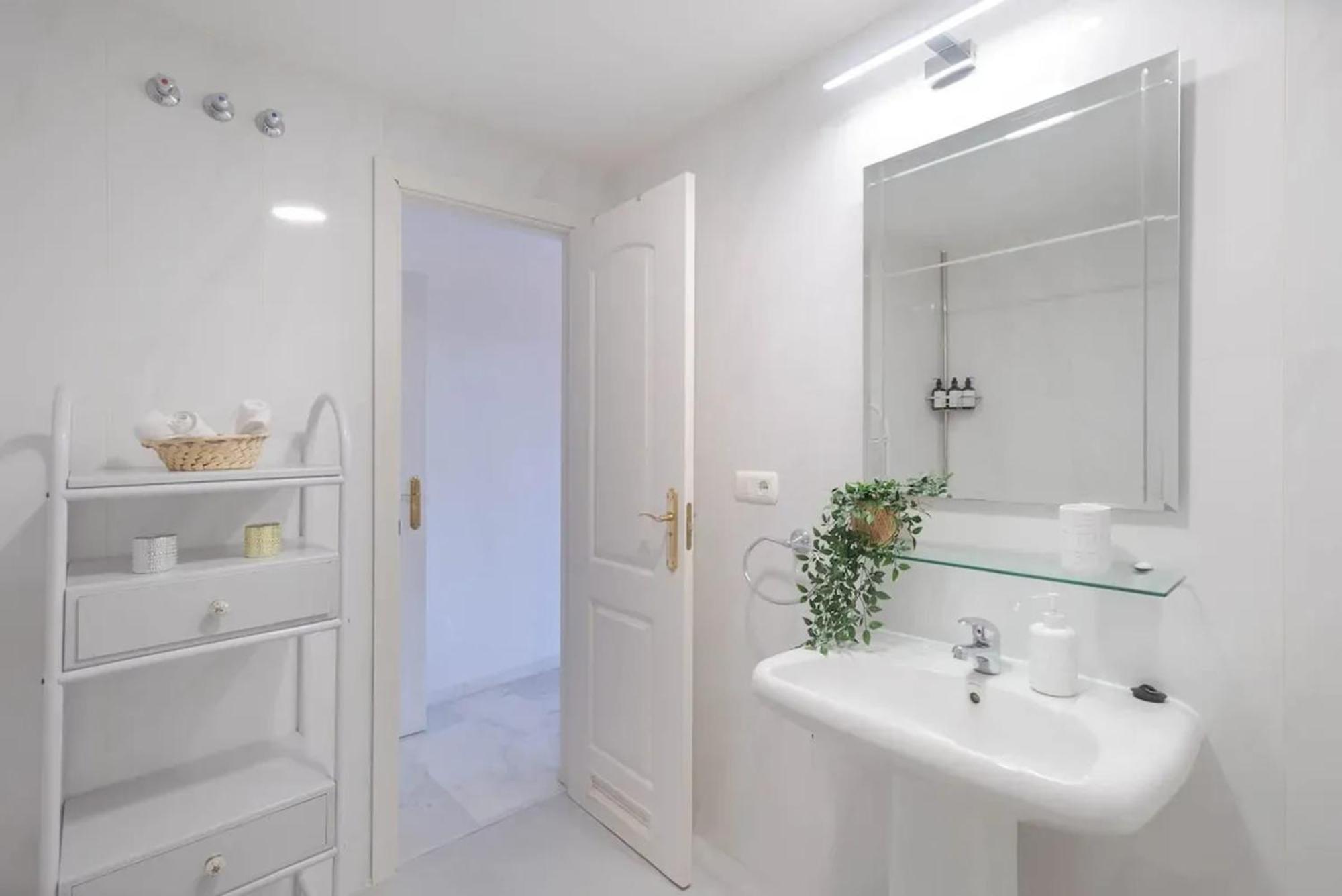 Stunning 5 Minutes From The And Golf! Apartment *