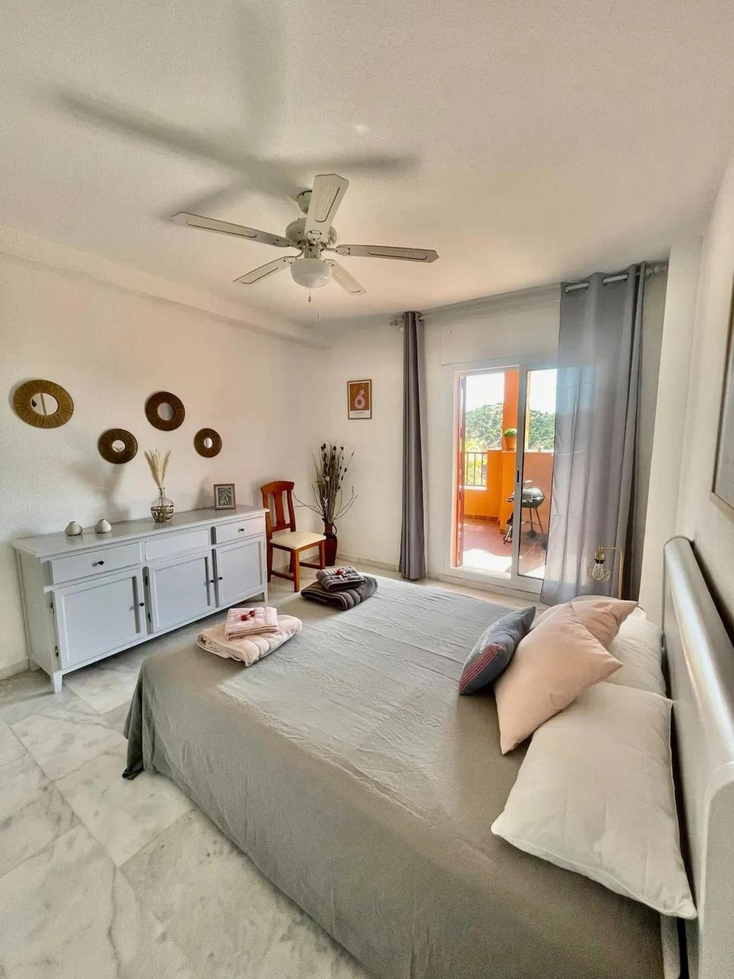 Apartment Stunning 5 Minutes From The And Golf! *